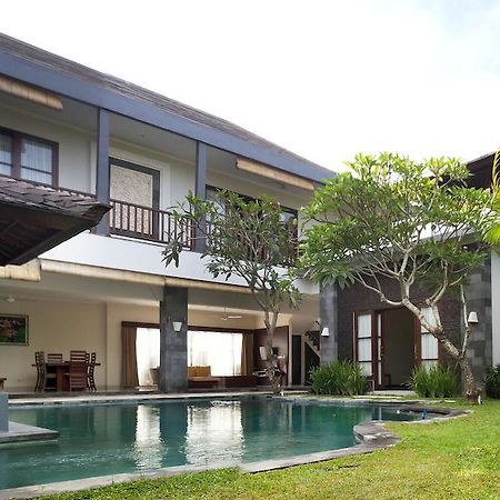 Villa Fanisa Kuta Lombok Rum bild